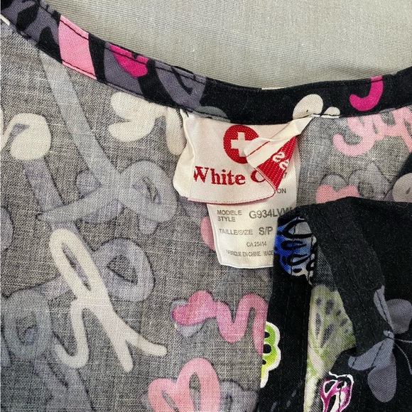 Women’s scrub tops - Picture 3 of 3